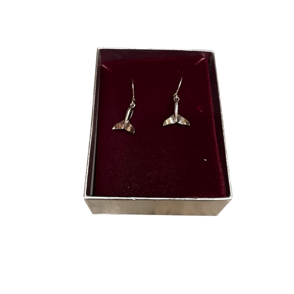 NWT Sterling silver whale dangling earrings
